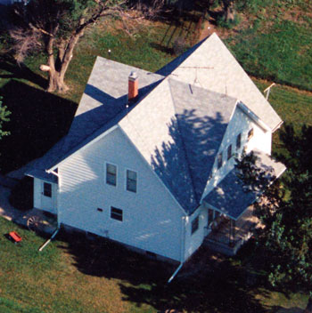 At first glance, the large, two-story, wood-frame farmhouses that dot the American landscape hardly seem candidates for greening.